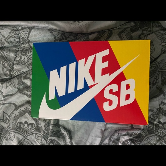 Grateful Dead Nike Dunk Low - Picture 2 of 5